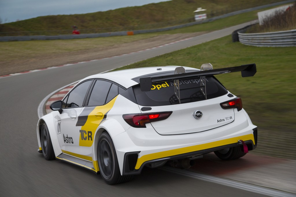 Bilen bliver solgt til private teams, der ønsker at deltage i en af de nationale eller internationale TCR mesterskaber. Konceptet er motorsport i moderne standardbiler for relativt små penge.
(Foto: Opel)